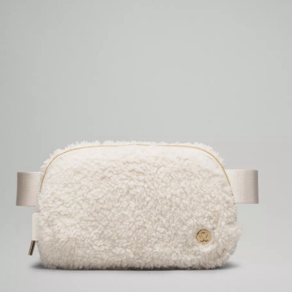 lululemon athletica Handbags - LULULEMON | Sherpa Everywhere Belt Bag